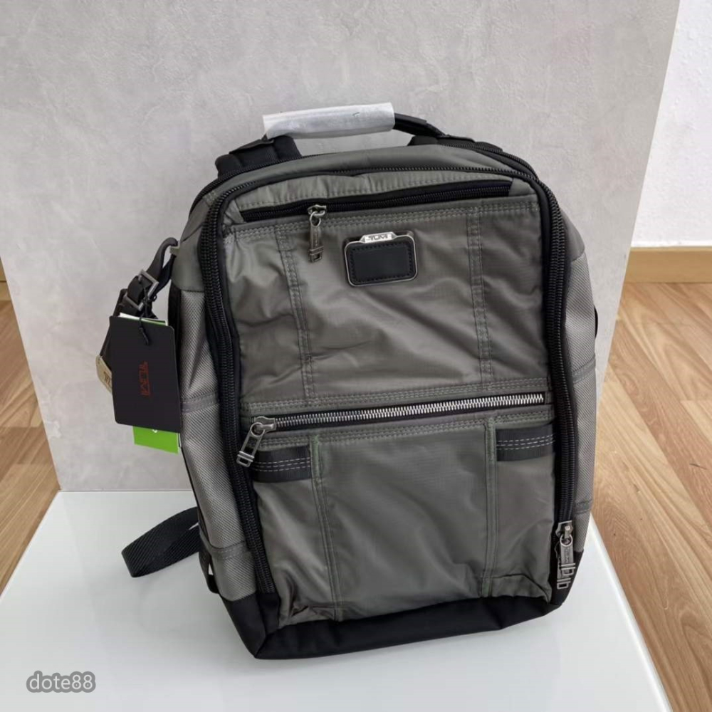 【Tumi】途米雙肩包背包戶外包降落傘尼龍材質打造外出旅行的必備隨身物品防水耐磨多功能多隔層設計簡便輕便實用出門必備-細節圖2