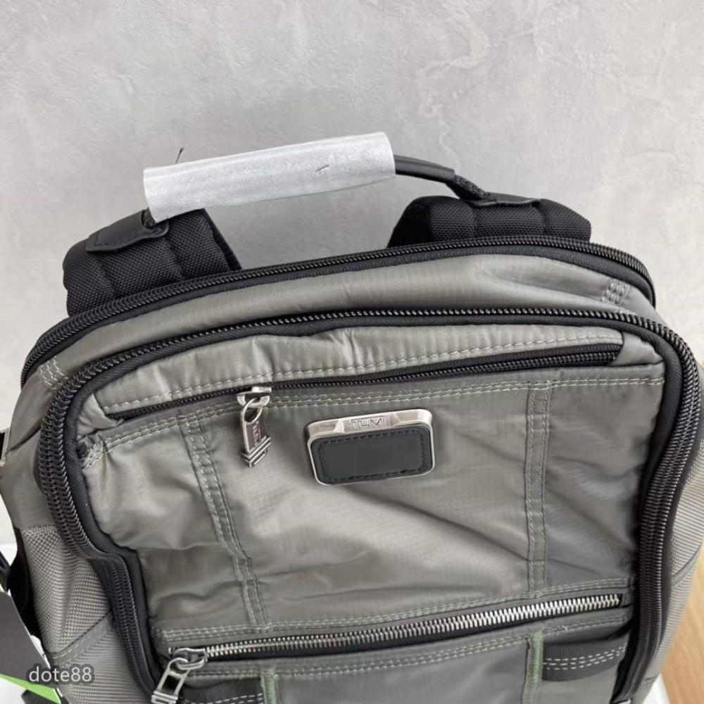 【Tumi】途米雙肩包背包戶外包降落傘尼龍材質打造外出旅行的必備隨身物品防水耐磨多功能多隔層設計簡便輕便實用出門必備-細節圖4