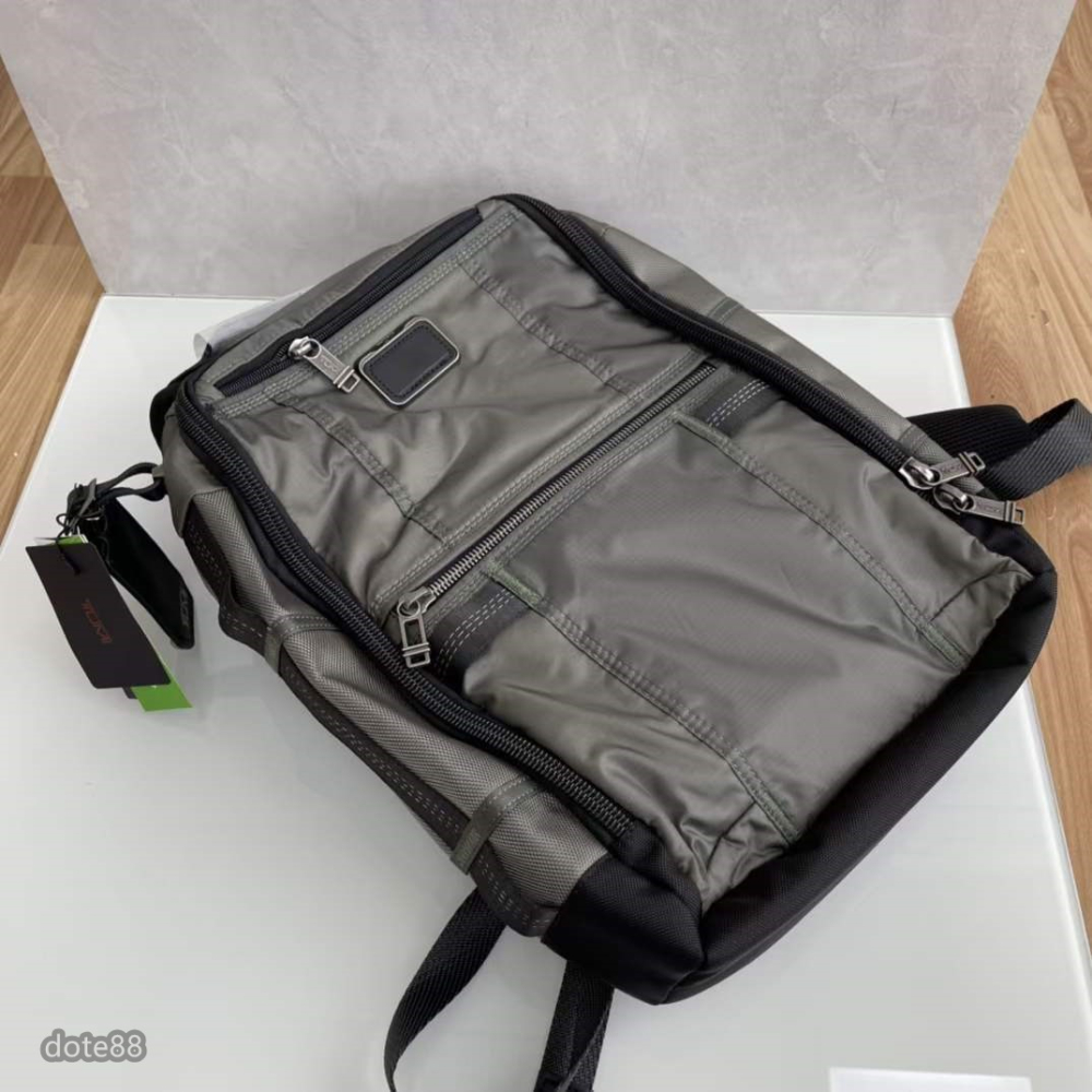 【Tumi】途米雙肩包背包戶外包降落傘尼龍材質打造外出旅行的必備隨身物品防水耐磨多功能多隔層設計簡便輕便實用出門必備-細節圖5