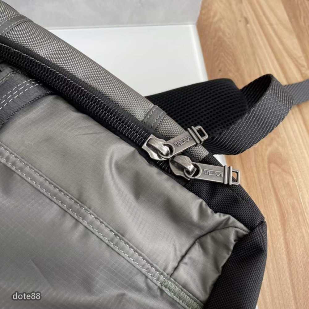 【Tumi】途米雙肩包背包戶外包降落傘尼龍材質打造外出旅行的必備隨身物品防水耐磨多功能多隔層設計簡便輕便實用出門必備-細節圖6