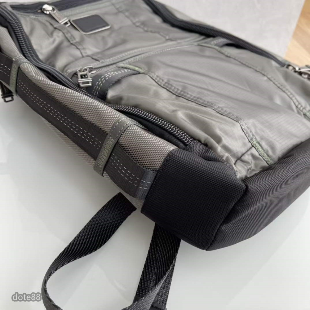 【Tumi】途米雙肩包背包戶外包降落傘尼龍材質打造外出旅行的必備隨身物品防水耐磨多功能多隔層設計簡便輕便實用出門必備-細節圖7
