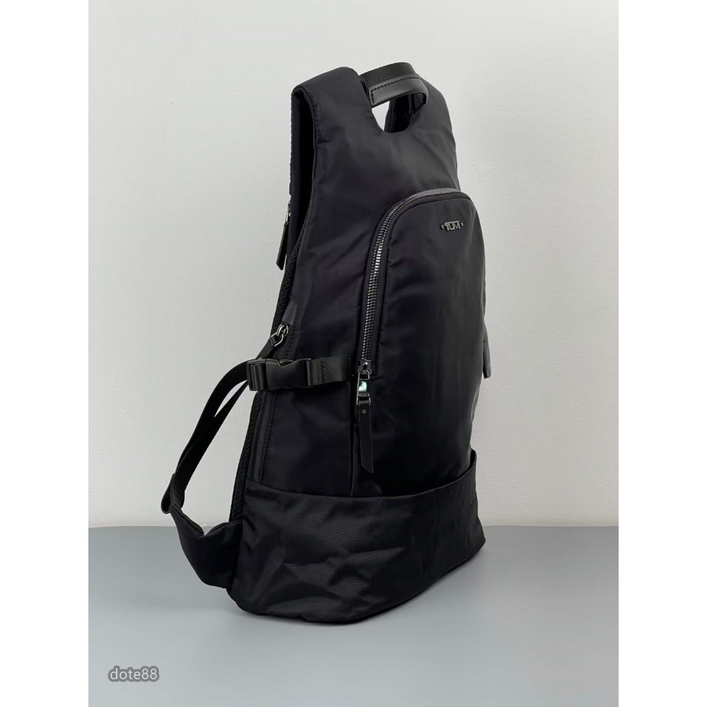 【Tumi】途米Voyageur系列Gale徒步旅行雙肩包戶外包運動休閒背包為徒步愛好者而設計背包頂部暗藏防雨罩-細節圖2