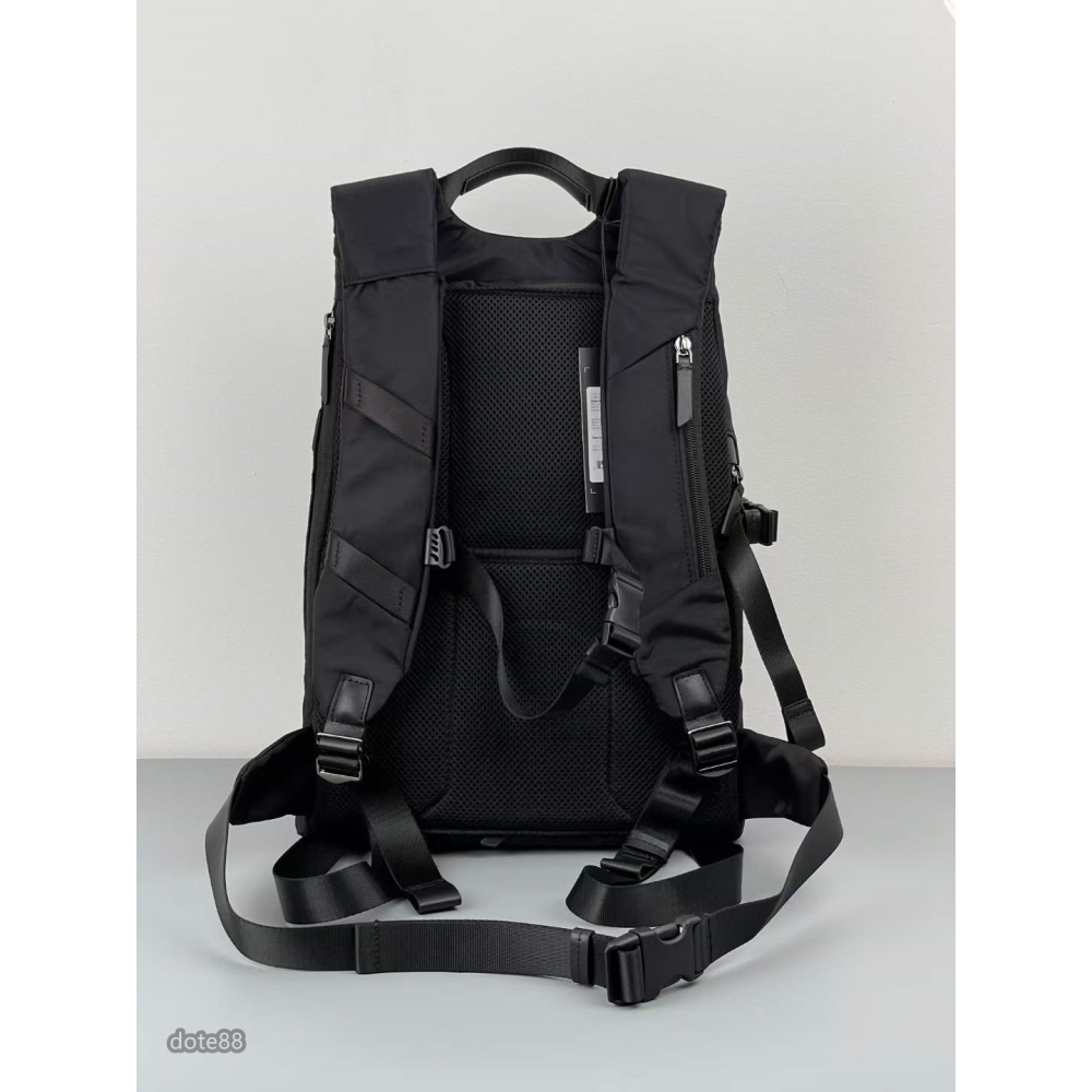 【Tumi】途米Voyageur系列Gale徒步旅行雙肩包戶外包運動休閒背包為徒步愛好者而設計背包頂部暗藏防雨罩-細節圖4