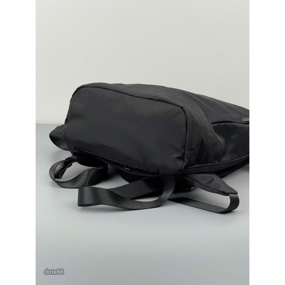 【Tumi】途米Voyageur系列Gale徒步旅行雙肩包戶外包運動休閒背包為徒步愛好者而設計背包頂部暗藏防雨罩-細節圖6