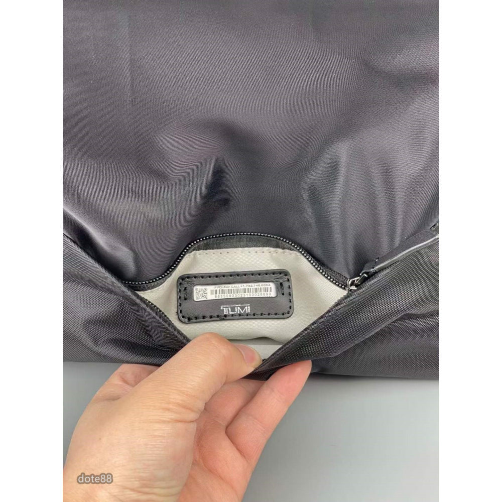 【Tumi】途米Voyageur系列Gale徒步旅行雙肩包戶外包運動休閒背包為徒步愛好者而設計背包頂部暗藏防雨罩-細節圖9