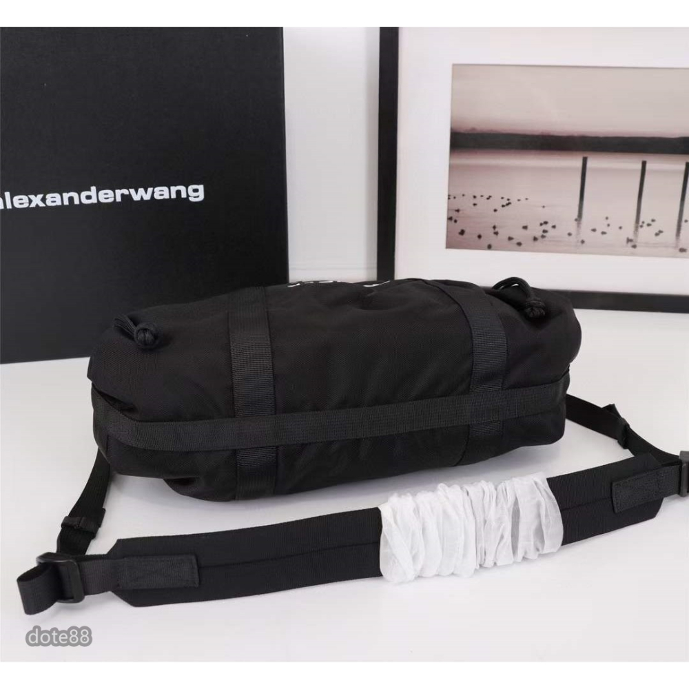 【Alexander wang】 亞歷山大王黑色尼龍手提肩背運動旅行包男女同款耐污耐磨多功能簡便實用出門旅行必備時尚-細節圖2