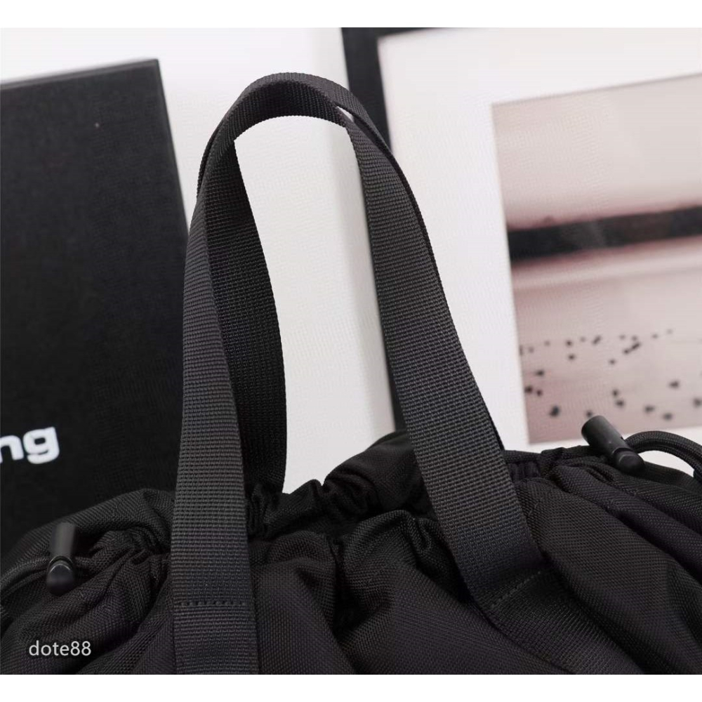 【Alexander wang】 亞歷山大王黑色尼龍手提肩背運動旅行包男女同款耐污耐磨多功能簡便實用出門旅行必備時尚-細節圖5
