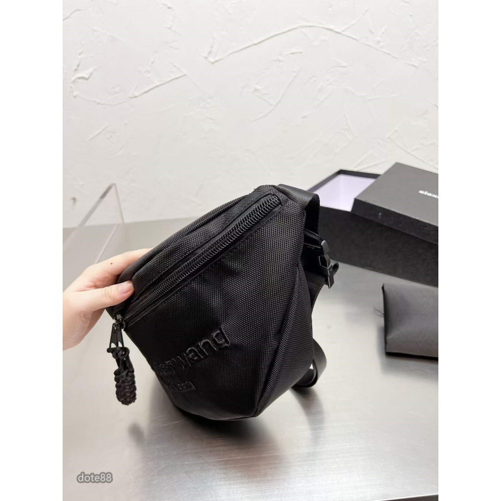 【Alexander wang】 亞歷山大王尼龍腰包胸包男女同款明星同款送男生女生禮物耐污耐磨多功能多隔層設計簡便實用-細節圖3