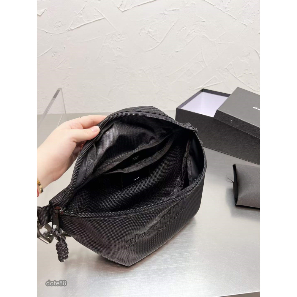 【Alexander wang】 亞歷山大王尼龍腰包胸包男女同款明星同款送男生女生禮物耐污耐磨多功能多隔層設計簡便實用-細節圖9
