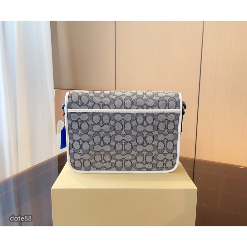 【coach】蔻馳男士郵差包單肩包手機包斜挎包Track牛皮翻蓋卡扣配色青春大容量實用生日禮物出門必備百搭有型簡約時尚-細節圖6