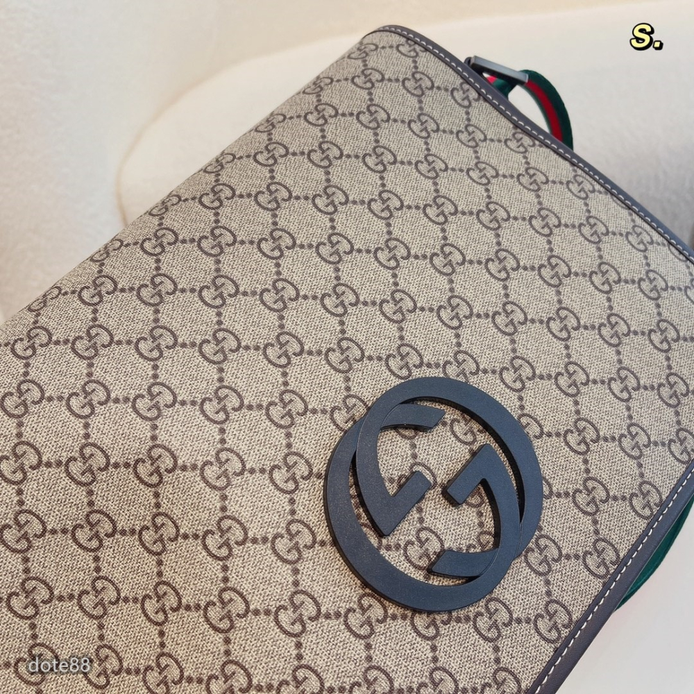 【Gucci】古馳男士單肩包斜挎郵差包手機包男包牛皮材質經典印花可調節肩帶多隔層耐磨耐髒多功能簡便實用出門必備簡約時尚-細節圖5