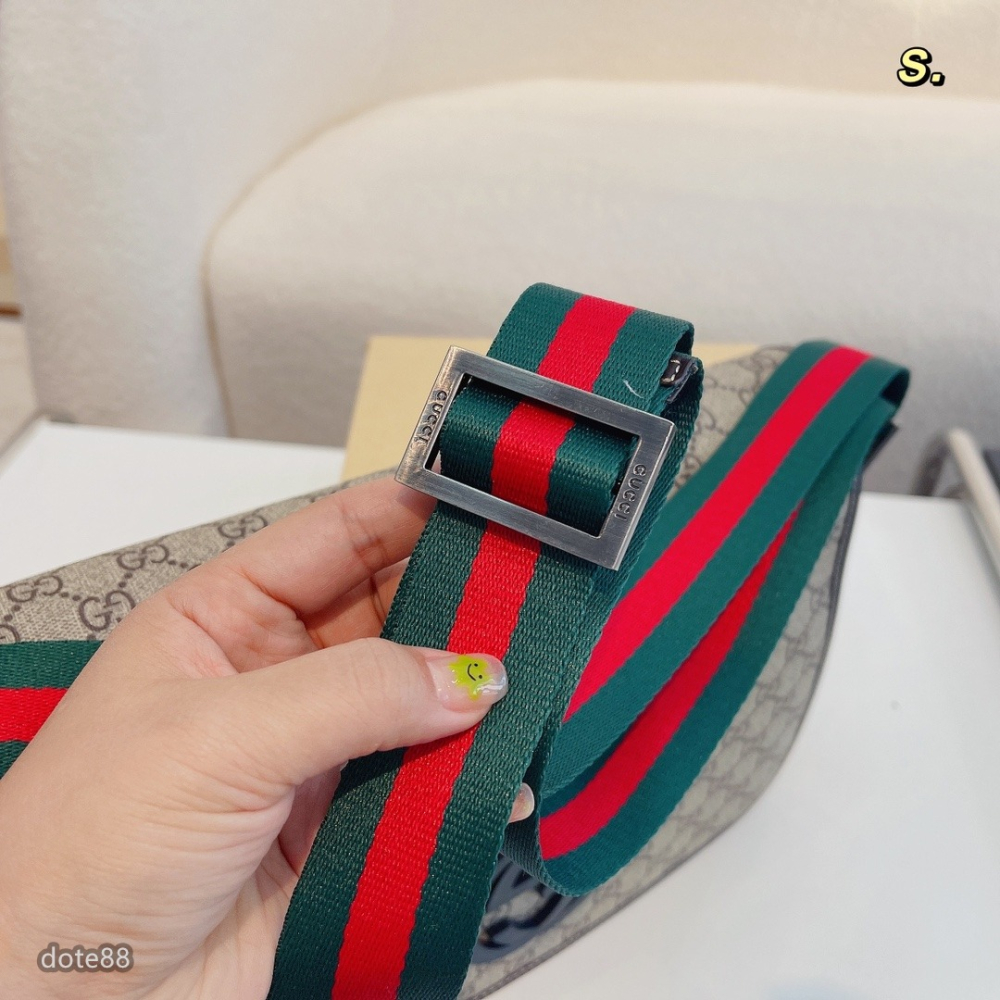 【Gucci】古馳男士單肩包斜挎郵差包手機包男包牛皮材質經典印花可調節肩帶多隔層耐磨耐髒多功能簡便實用出門必備簡約時尚-細節圖7