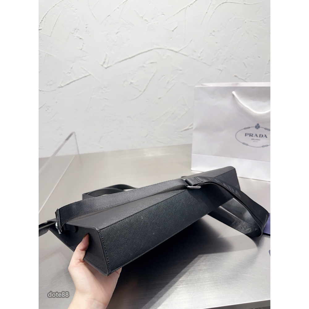 【Prada】普拉達男士公事包手提包筆電包經典三角標可調肩帶多隔層耐磨耐髒多功能簡便實用送領導老公生日禮物出門出差必備-細節圖8