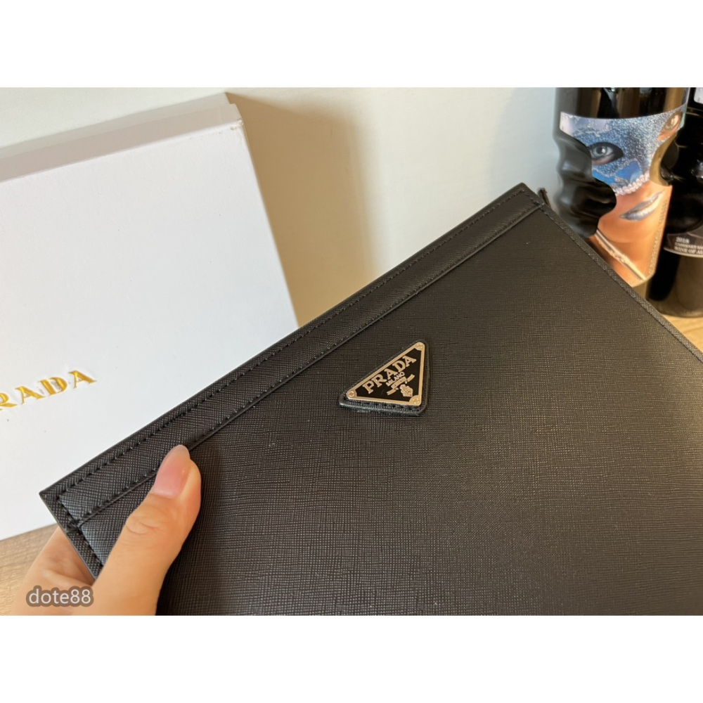 【Prada】普拉達男士手拿包三角標送男友生日禮物可調節肩帶多隔層耐磨多功能簡便實用出門必備簡約時尚百搭潮流休閒逛街-細節圖5