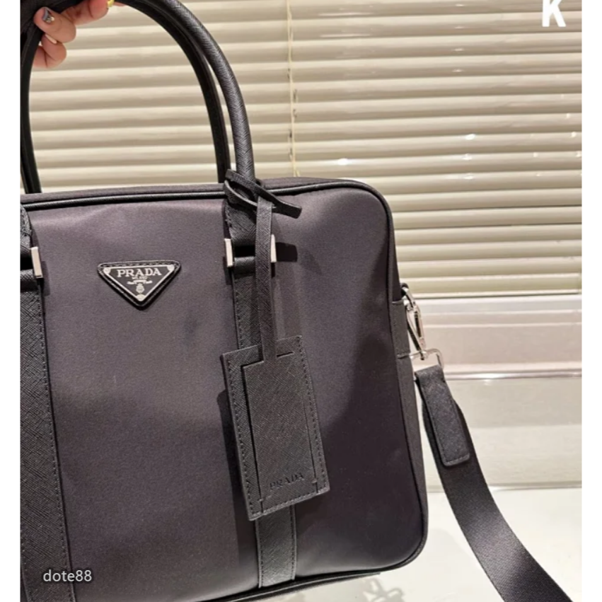 【Prada】普拉達男士手提斜挎公事包商務耐磨多功能大容量有隔層簡便送老公領導父親禮物實用出門必備簡約時尚百搭潮流休閒-細節圖3