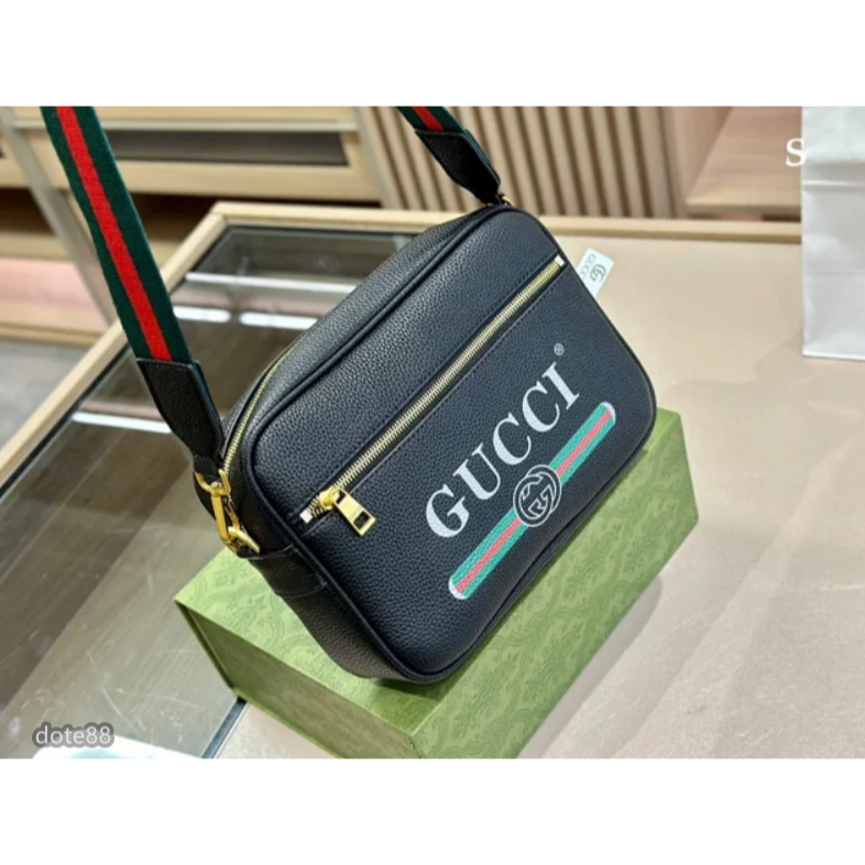 【GUCCI】古馳明星同款男女同款單肩包相機包斜挎包LOGO印花大容量順滑拉鍊單肩包休閒運動逛街生日情人節禮物-細節圖3