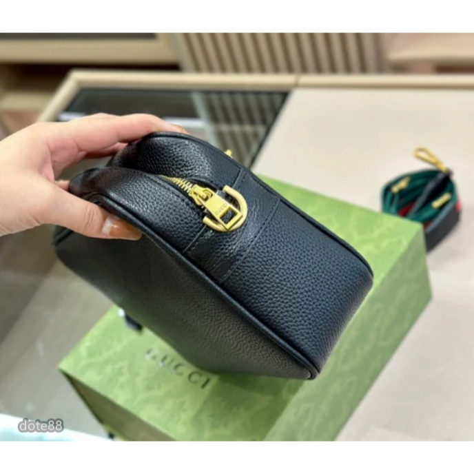 【GUCCI】古馳明星同款男女同款單肩包相機包斜挎包LOGO印花大容量順滑拉鍊單肩包休閒運動逛街生日情人節禮物-細節圖6