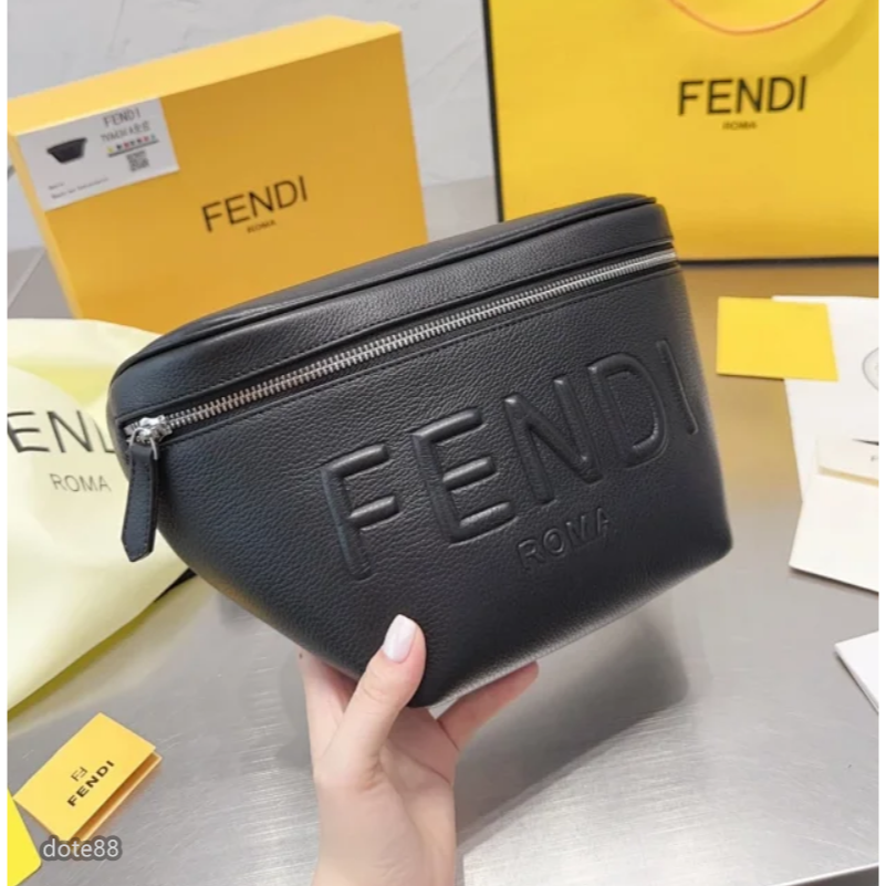 【Fendi】芬迪腰包胸包百搭大容量男女通用款可調節肩帶時尚性價比超高簡約明星同款休閒運動逛街適用生日節日禮物出門必備-細節圖2