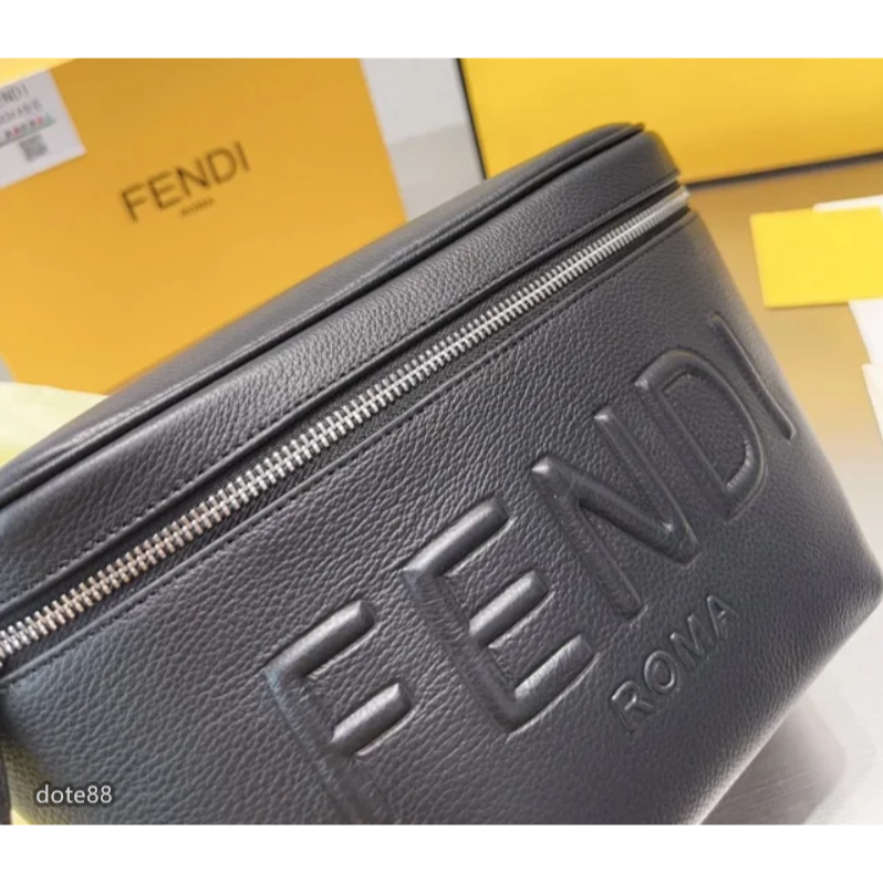 【Fendi】芬迪腰包胸包百搭大容量男女通用款可調節肩帶時尚性價比超高簡約明星同款休閒運動逛街適用生日節日禮物出門必備-細節圖4