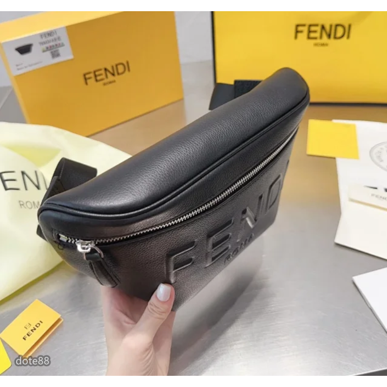 【Fendi】芬迪腰包胸包百搭大容量男女通用款可調節肩帶時尚性價比超高簡約明星同款休閒運動逛街適用生日節日禮物出門必備-細節圖6