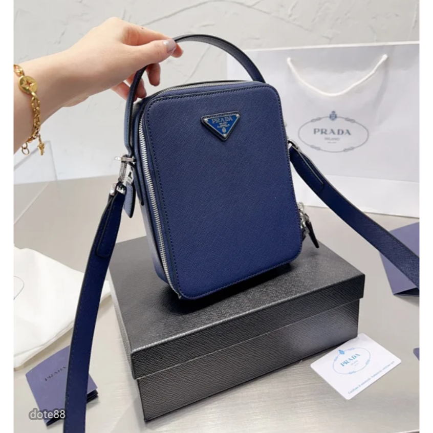 【Prada 】普拉達2023三角標多配色手機包男士休閒單肩斜挎包防水可調節肩帶耐磨耐髒多功能簡便實用生日情人節禮物-細節圖3