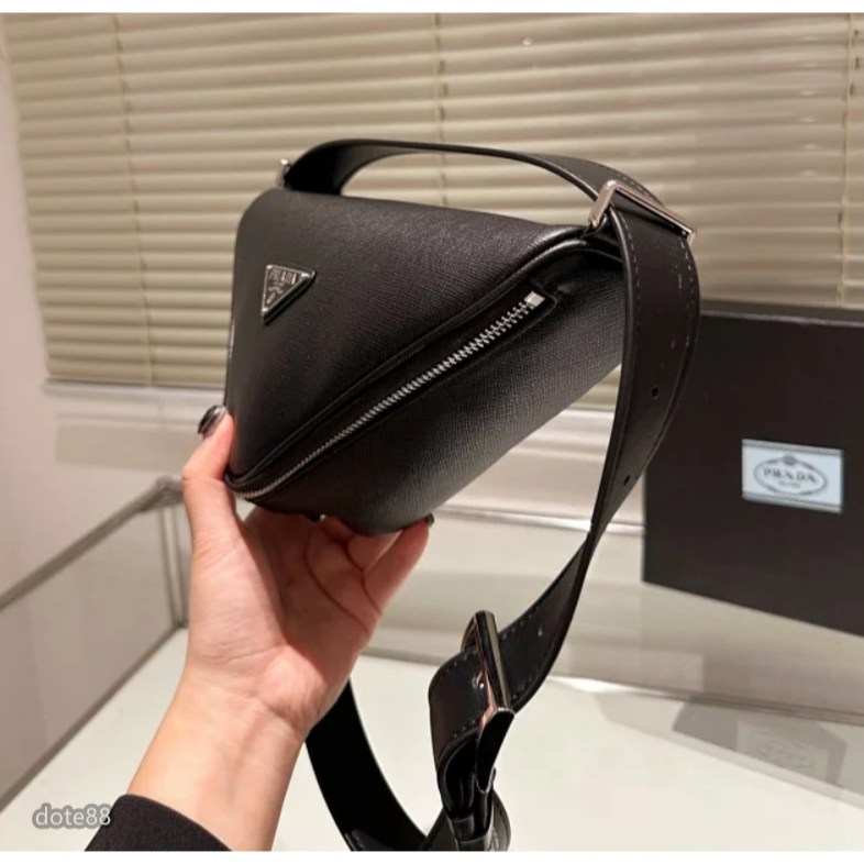 【Prada】普拉達男女同款單肩包三角包斜送男友禮物耐磨耐髒肩帶可調節多功能手機包簡便實用出門必備簡約時尚百搭潮流休閒-細節圖8