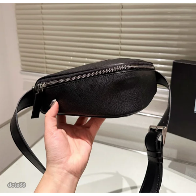 【Prada】普拉達男女同款單肩包三角包斜送男友禮物耐磨耐髒肩帶可調節多功能手機包簡便實用出門必備簡約時尚百搭潮流休閒-細節圖10