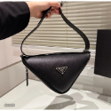 【Prada】普拉達男女同款單肩包三角包斜送男友禮物耐磨耐髒肩帶可調節多功能手機包簡便實用出門必備簡約時尚百搭潮流休閒-規格圖10