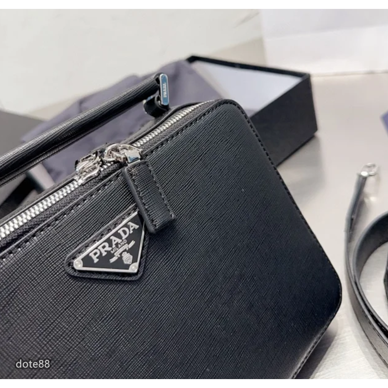 【Prada】普拉達男女同款2023年新款相機包手提小方盒包年輕時尚單肩斜挎手機包送禮物耐磨耐髒多功能簡便實用出門必備-細節圖4