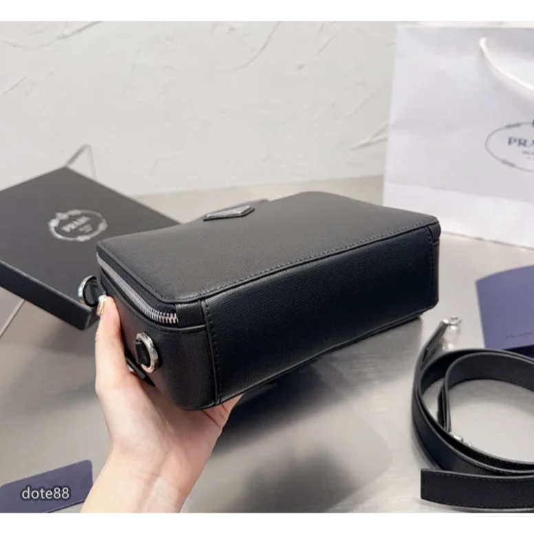 【Prada】普拉達男女同款2023年新款相機包手提小方盒包年輕時尚單肩斜挎手機包送禮物耐磨耐髒多功能簡便實用出門必備-細節圖6
