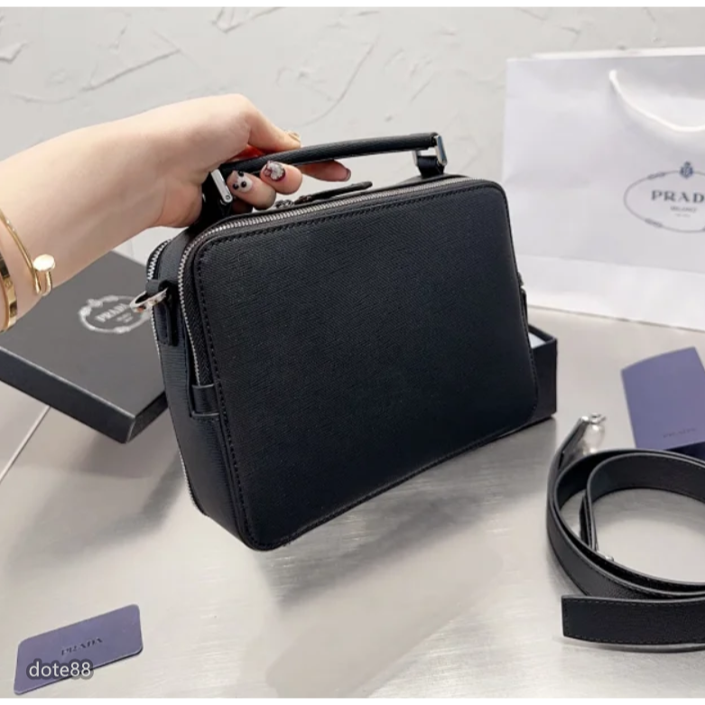 【Prada】普拉達男女同款2023年新款相機包手提小方盒包年輕時尚單肩斜挎手機包送禮物耐磨耐髒多功能簡便實用出門必備-細節圖7