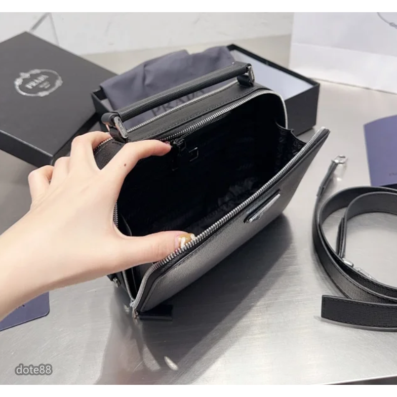 【Prada】普拉達男女同款2023年新款相機包手提小方盒包年輕時尚單肩斜挎手機包送禮物耐磨耐髒多功能簡便實用出門必備-細節圖8