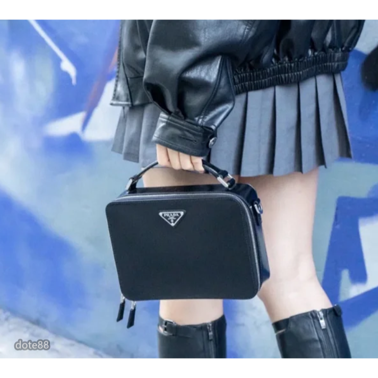 【Prada】普拉達男女同款2023年新款相機包手提小方盒包年輕時尚單肩斜挎手機包送禮物耐磨耐髒多功能簡便實用出門必備-細節圖10