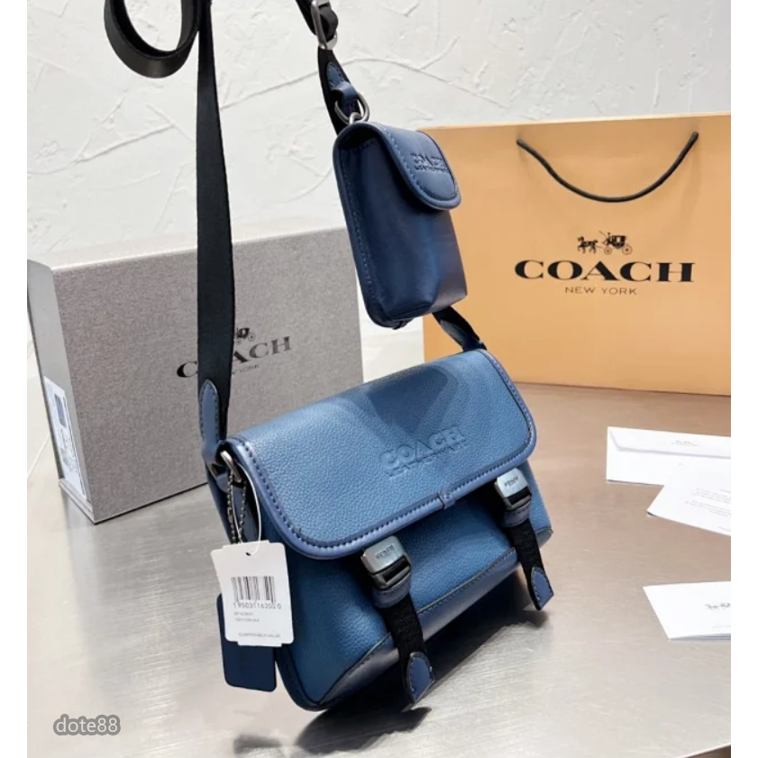 【coach】蔻馳男士女士經典馬蹄印花多配色翻蓋雙卡扣斜挎包單肩包郵差包相機包經典印花大容量輕便實用出門必備送男友禮物-細節圖3