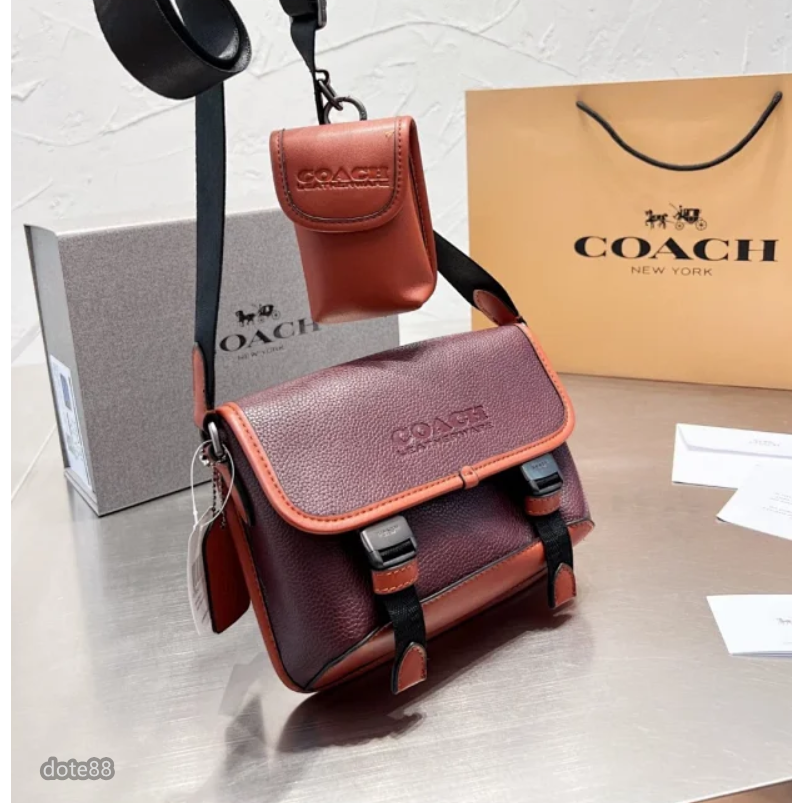 【coach】蔻馳男士女士經典馬蹄印花多配色翻蓋雙卡扣斜挎包單肩包郵差包相機包經典印花大容量輕便實用出門必備送男友禮物-細節圖4