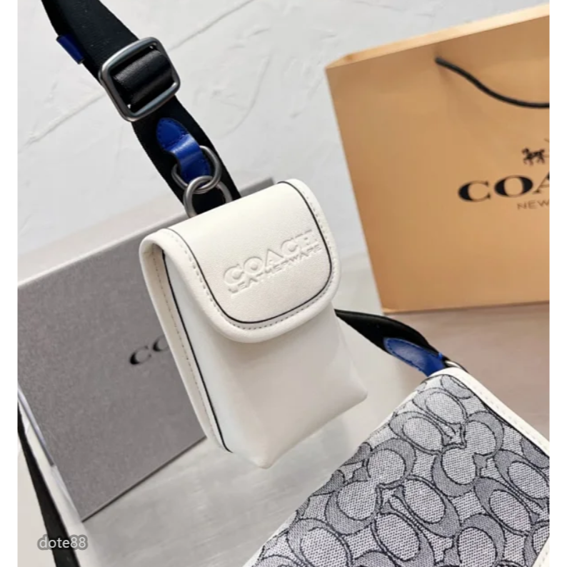 【coach】蔻馳男士女士經典馬蹄印花多配色翻蓋雙卡扣斜挎包單肩包郵差包相機包經典印花大容量輕便實用出門必備送男友禮物-細節圖9