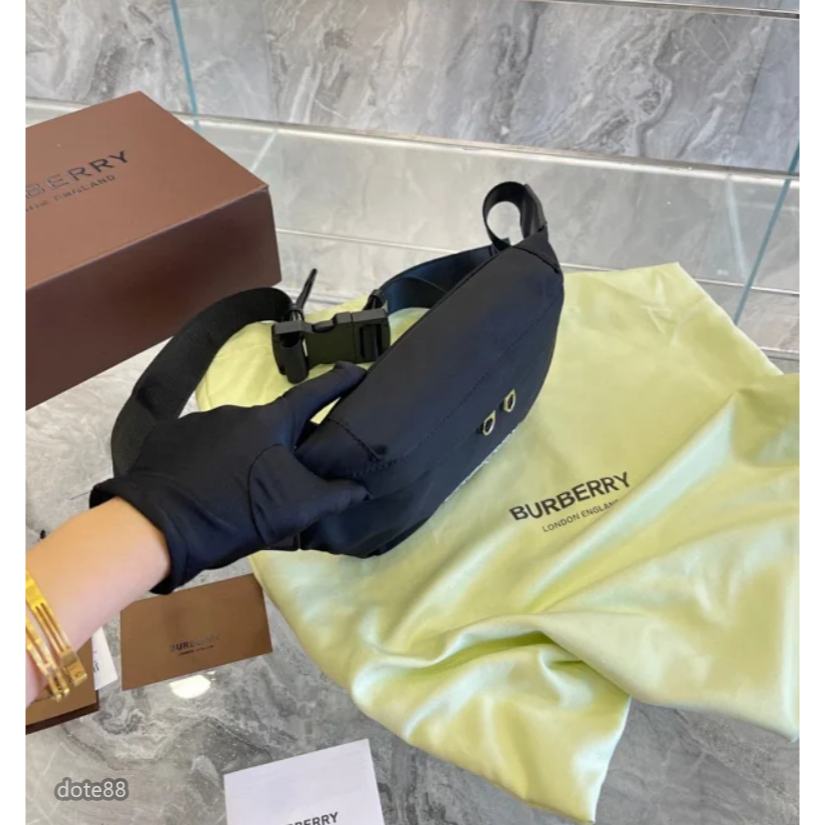 【Burberry】巴寶莉2022新款男士黑色徽標印花尼龍腰包胸包斜挎包手機包休閒男士斜挎包休閒運動逛街生日情人節禮物-細節圖4