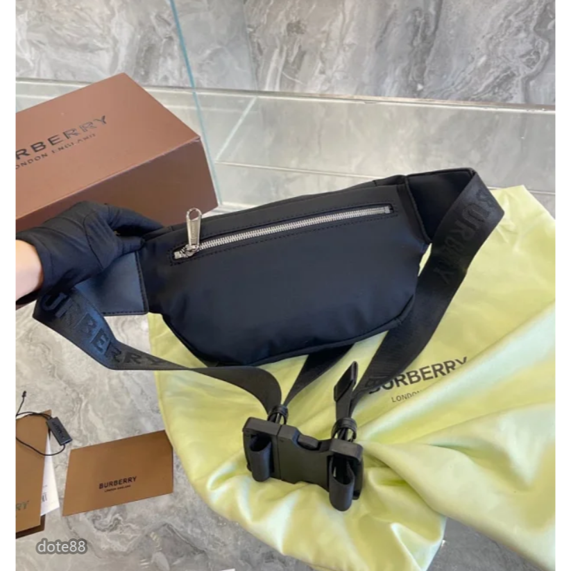 【Burberry】巴寶莉2022新款男士黑色徽標印花尼龍腰包胸包斜挎包手機包休閒男士斜挎包休閒運動逛街生日情人節禮物-細節圖6