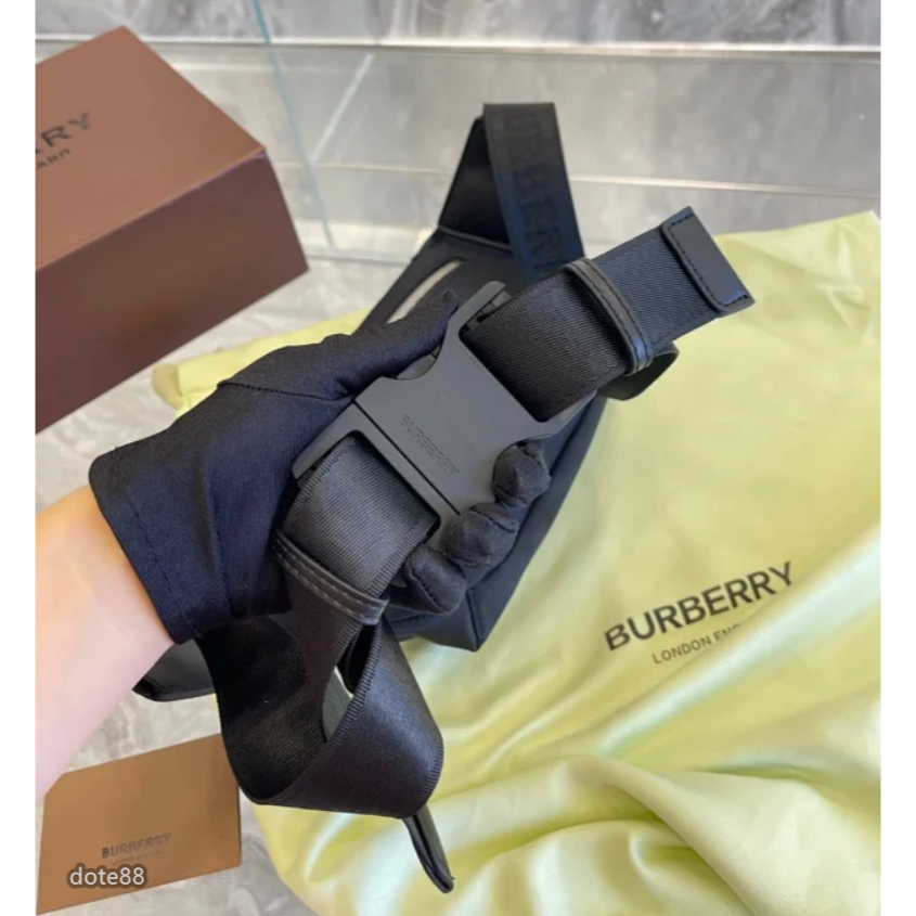 【Burberry】巴寶莉2022新款男士黑色徽標印花尼龍腰包胸包斜挎包手機包休閒男士斜挎包休閒運動逛街生日情人節禮物-細節圖7