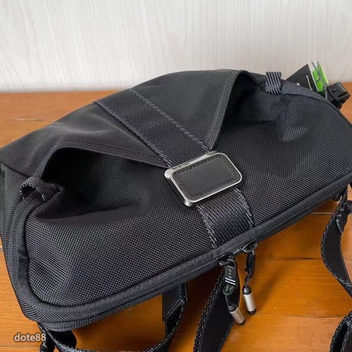 【TUMI】途米男士單肩包胸包腰包手機包斜挎包電競包尼龍材質拉鍊口袋多功能可調節肩帶大容量簡便實用生日禮物輕便出門必備-細節圖4