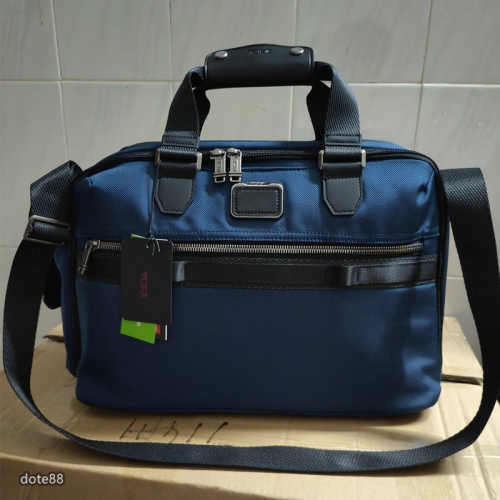 【TUMI】途米黑色藍色手提包旅行包戶外包健身包背部拉桿套尼龍材質耐磨防水多隔層多功能多口袋可調節拆卸肩帶容量大