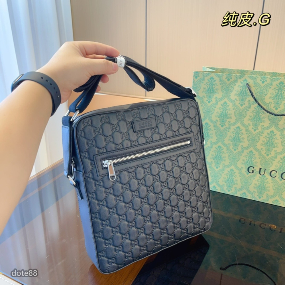 【GUCCI】古馳黑色復古真皮斜挎包郵差包單肩包手機包男女情侶同款經典GG浮雕老印花大容量多功能適合上班出門必備可斜挎-細節圖2