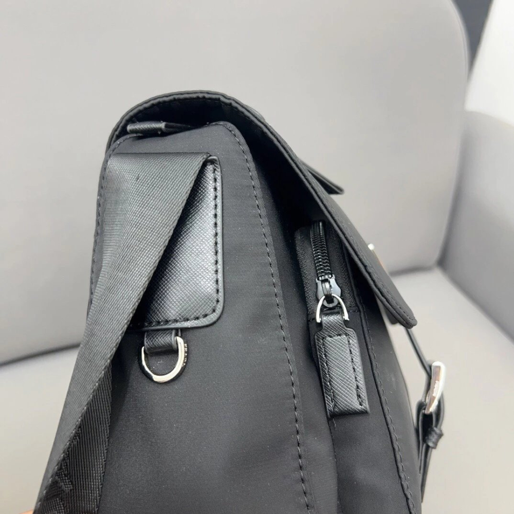 PRADA普拉達包包 尼龍布三合一三角標斜背包 翻蓋包 郵差包 男生包包 通勤百搭休閒包 子母包 大容量小方包-細節圖8