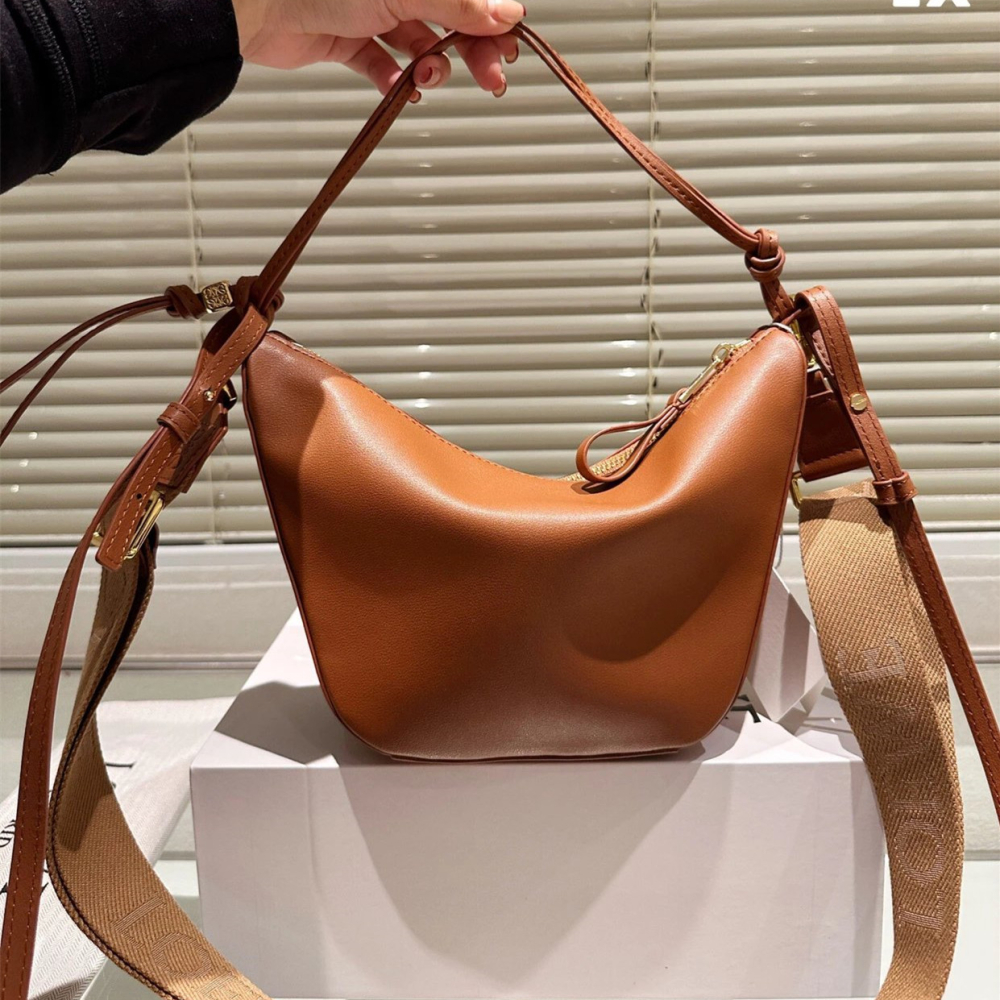 Loewe羅意威包包 Hammock Hobo loewe吊床包 時尚通勤女包 腋下包 棕色真皮包包 斜背包 手提袋 牛-細節圖2