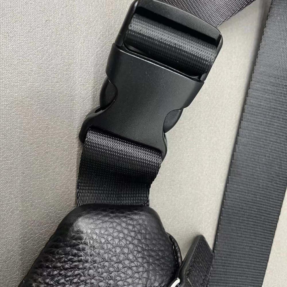 Montblanc萬寶龍包包 男生胸包 牛皮腰包 黑色真皮背包男 斜背包 斜背包 休閒包 運動腰包 手機袋 男士胸包-細節圖7