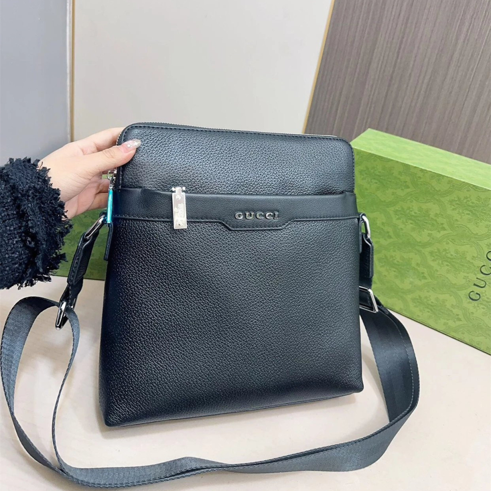 GUCCI包包 男生斜背包 古馳背包 郵差包 黑色荔枝紋牛皮包包 真皮背包 男士背包 大容量小方包 休閒包 旅行包 商務-細節圖2