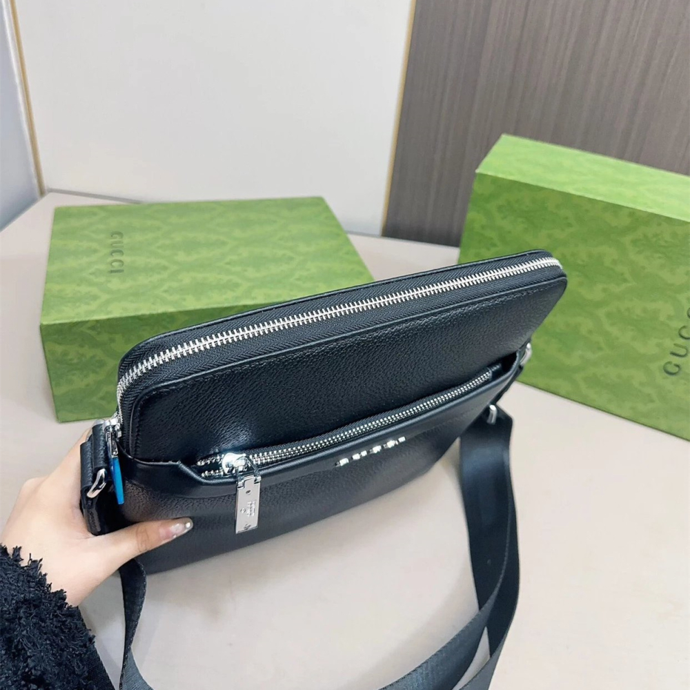 GUCCI包包 男生斜背包 古馳背包 郵差包 黑色荔枝紋牛皮包包 真皮背包 男士背包 大容量小方包 休閒包 旅行包 商務-細節圖4