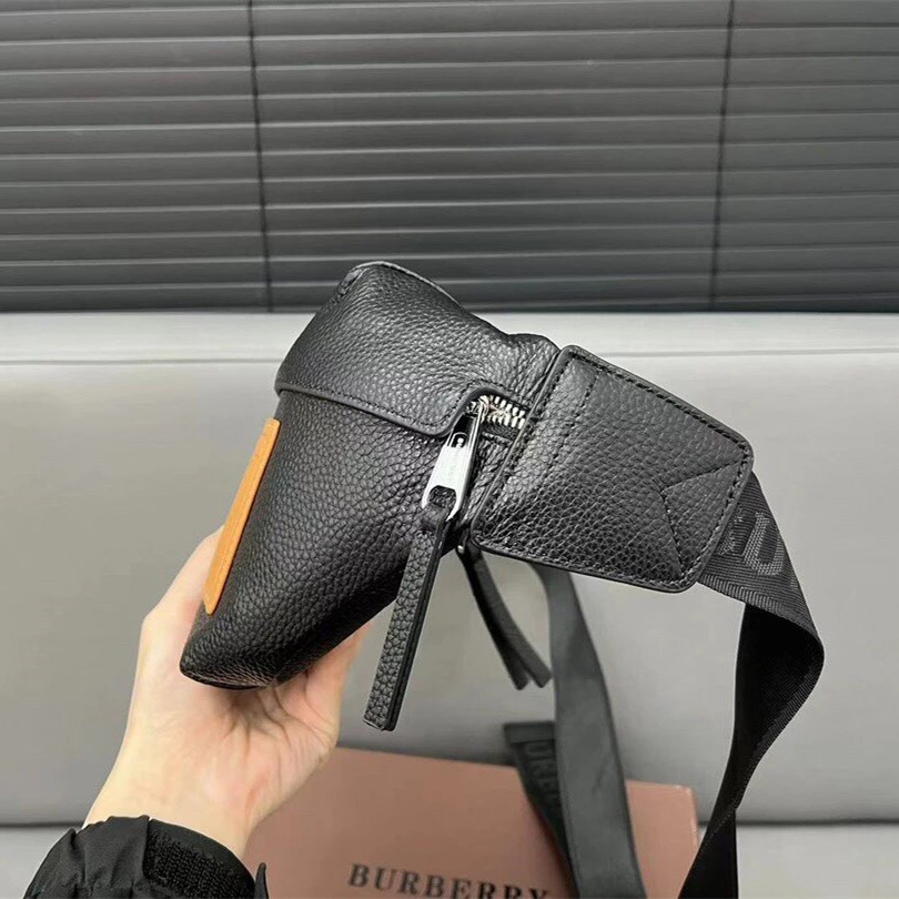 Burberry戰馬胸包 巴寶莉包包 男生胸包 男女通用款腰包 黑色牛皮背包 大容量斜背包 側背包 時尚通勤小背包 男包-細節圖3