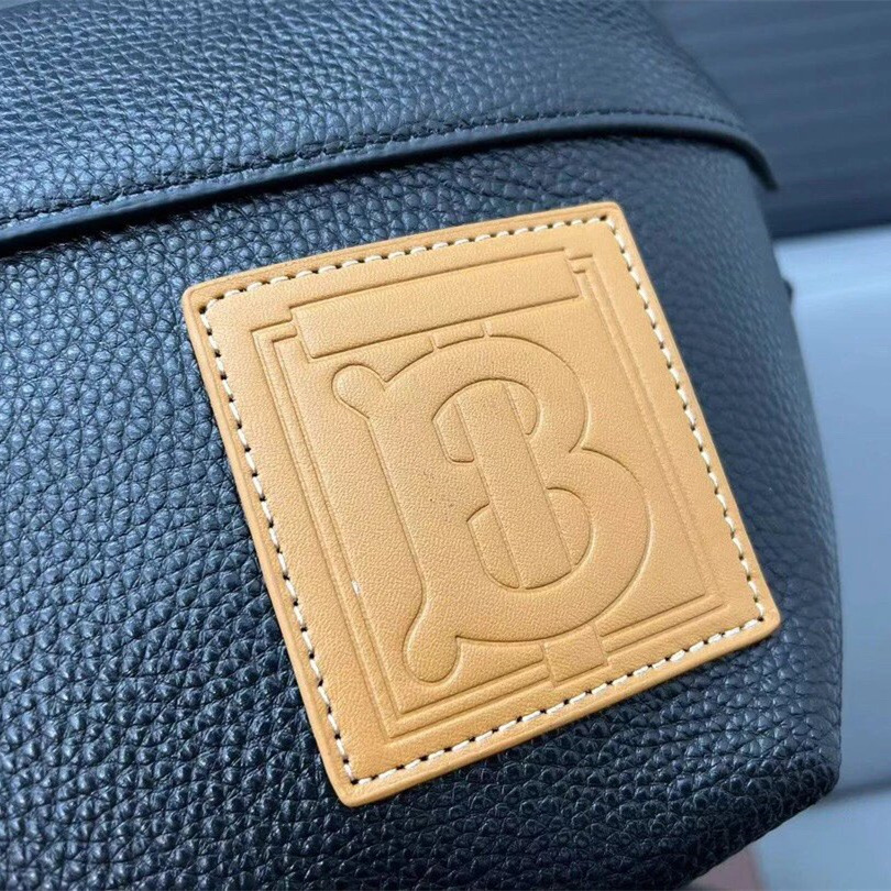 Burberry戰馬胸包 巴寶莉包包 男生胸包 男女通用款腰包 黑色牛皮背包 大容量斜背包 側背包 時尚通勤小背包 男包-細節圖8