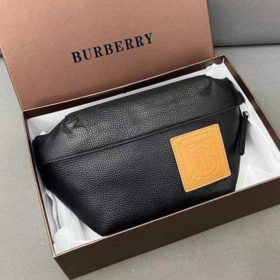 Burberry戰馬胸包 巴寶莉包包 男生胸包 男女通用款腰包 黑色牛皮背包 大容量斜背包 側背包 時尚通勤小背包 男包-規格圖9